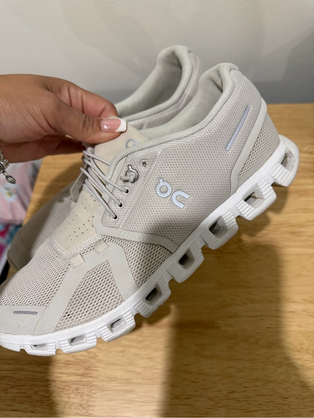 On Cloud Running Shoes in Light Gray/White size 10 - Picture 4 of 5